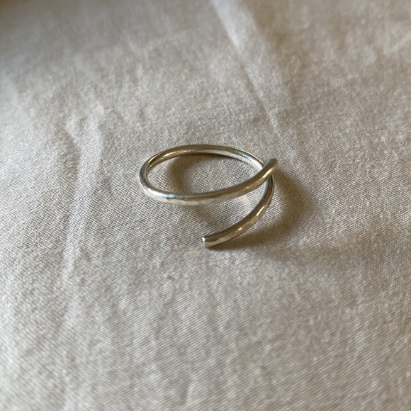 Kira Hawaii Ring - Picture 2 of 3